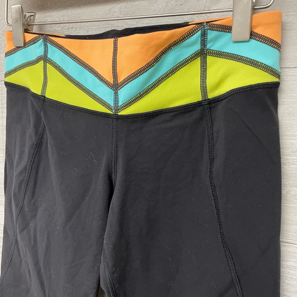 | Lululemon | Gather & Crow Crop *Full-On Luon. Size 4. - Picture 9 of 15